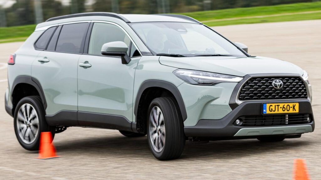 Afmetingen van de Toyota Corolla Cross: Wat je moet weten 5 symbioz vs corolla cross 8 van 100 1