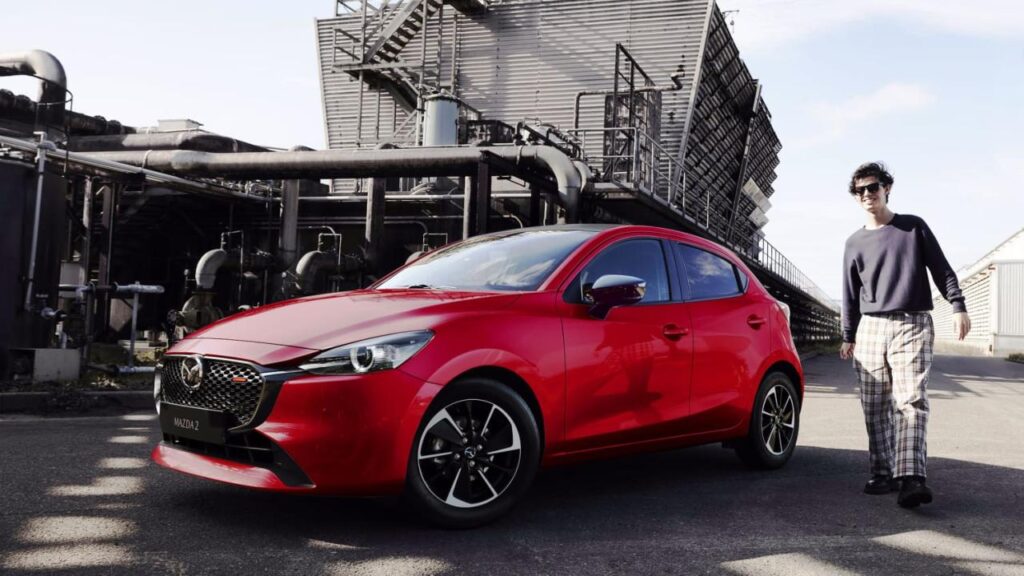 Mazda 2 Hatchback 2014: Kenmerken, Prijzen en Ervaringen 5 mazda 2 stehend 2310 bpw2v2